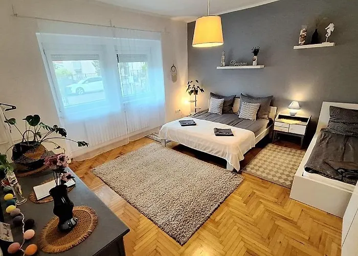 La Casita Vendeghaz * Eger